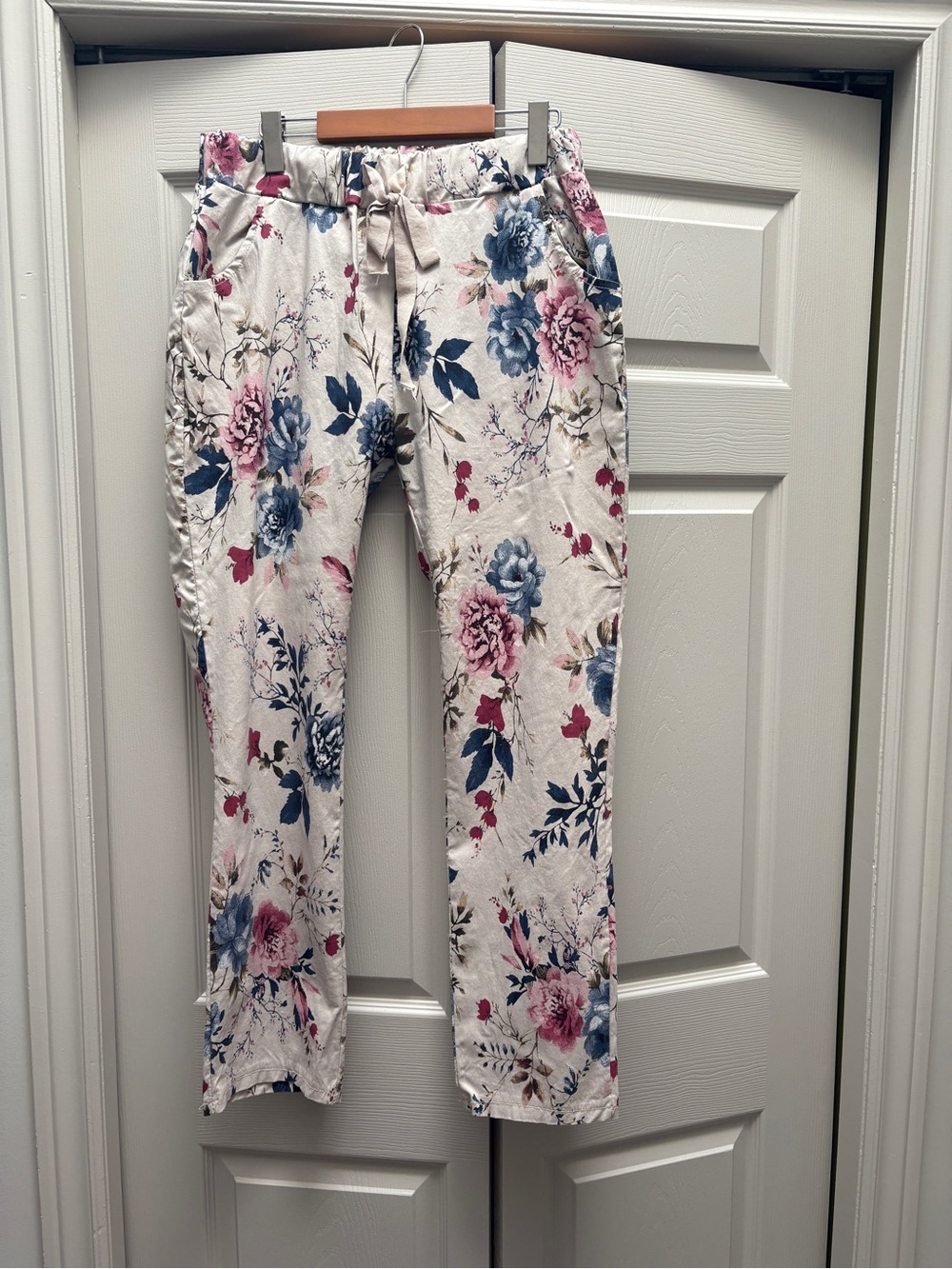 Bella Amore Floral pants in Cream with Pink & Blue Accents
